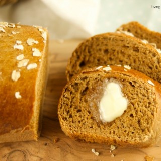 Check out how easy it is to make The Cheesecake Factory's Copycat Brown Bread with honey and oats. Delicious, soft and just like the real thing. Yum!